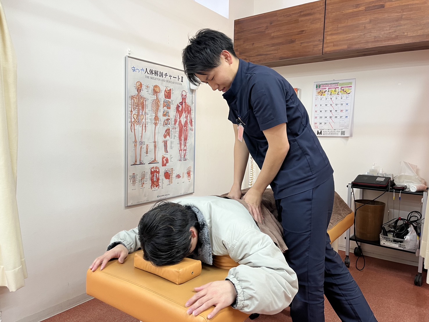 近江八幡市の整骨院での施術風景|まいれ鍼灸整骨院