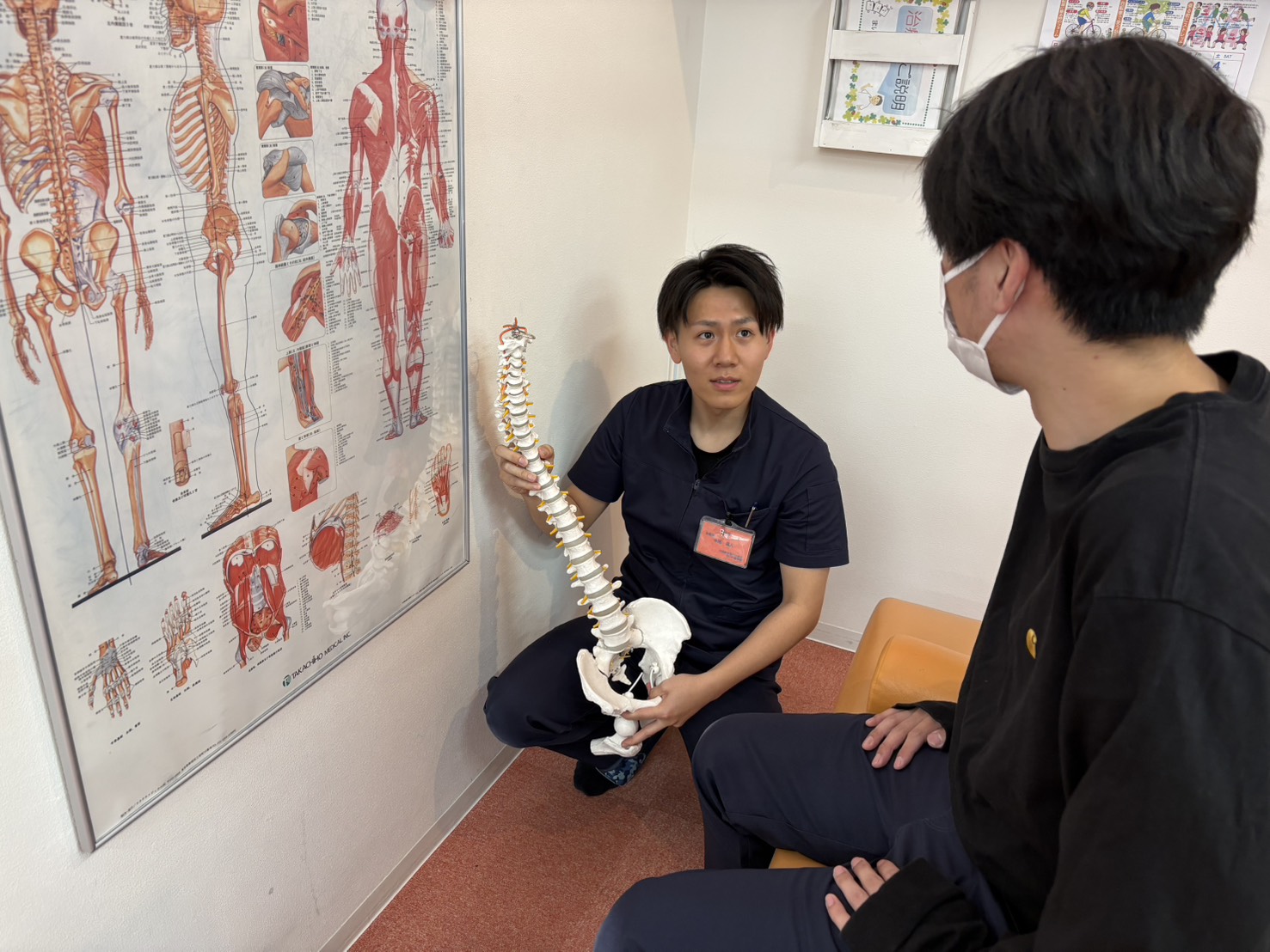 猫背矯正 セルフケア指導風景|近江八幡市